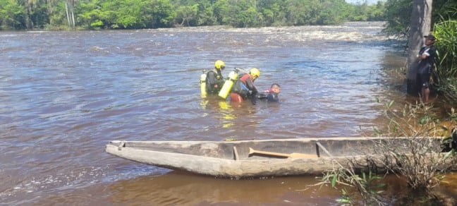 Gelson e a esposa tentavam atravessar o rio quando a canoa virou. Foto: divulgação.