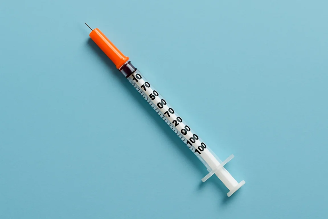 A iniciativa marca o retorno da fabricação nacional do medicamento essencial para o tratamento de pessoas com diabetes (Foto Divulgação)