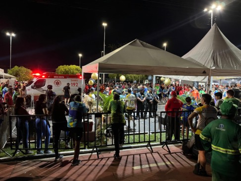 Homem chegou passando mal em uma tenda de academia. Foto: Nilzete Franco/FolhaBV