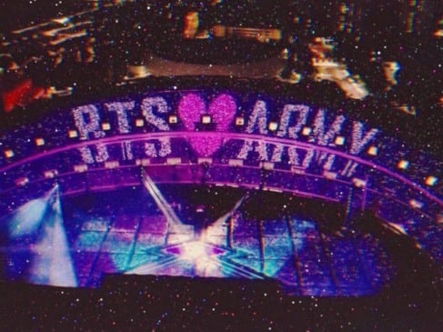 A produção se debruça sobre o fenômeno do ARMY, nome dado ao fandom do BTS (Foto Divulgação)