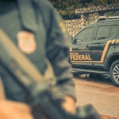 Operação Bellum Aurum, da Polícia Federal, busca desarticular o grupo envolvido na venda ilegal de armas de fogo e munições no Estado
