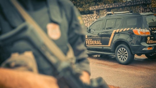 Operação Bellum Aurum, da Polícia Federal, busca desarticular o grupo envolvido na venda ilegal de armas de fogo e munições no Estado