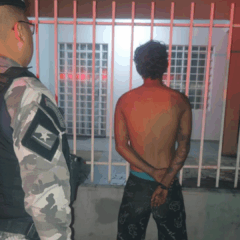 Adolescente de 15 anos apreendido pela polícia no bairro Bela Vista durante patrulha.
Foto: reprodução