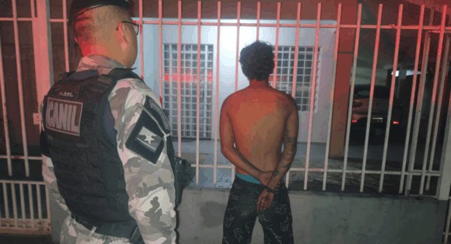 Adolescente de 15 anos apreendido pela polícia no bairro Bela Vista durante patrulha.
Foto: reprodução