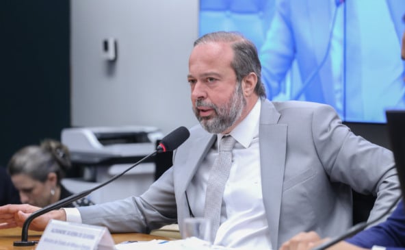 O ministro de Minas e Energia, Alexandre Silveira, durante audiência da Comissão de Minas e Energia da Câmara