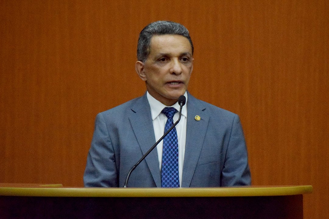 O senador Mecias de Jesus durante discurso após a aprovação como conselheiro do TCE