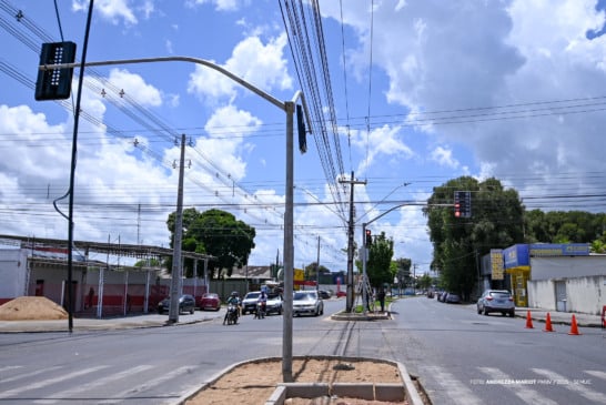 A medida foi adotada após análise que identificou alto fluxo de veículos no local, especialmente nos horários de pico, por ser rota de acesso a diferentes áreas da cidade. (Foto: Divulgação/Prefeitura)