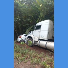 Carro atinge carreta de frente na BR-174, dentro da Terra Waimiri-Atroari (Foto: Divulgação)