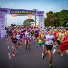 Segundo a secretária de Assistência e Desenvolvimento Social, Nathália Cortez, a corrida combina esporte e conscientização, com o objetivo de mobilizar a sociedade no enfrentamento à violência doméstica. (Foto: Ascom/Semuc)