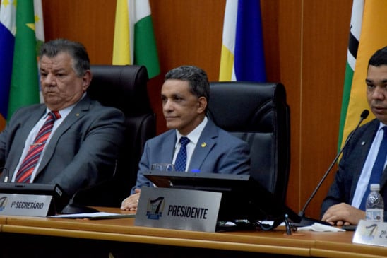 O senador Mecias de Jesus durante discurso após a aprovação como conselheiro do TCE