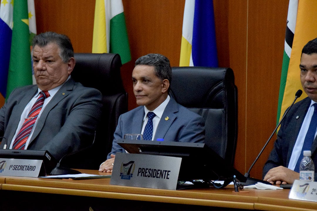 O senador Mecias de Jesus durante discurso após a aprovação como conselheiro do TCE