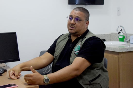 Alex de Andrade, consultor de segurança do trabalho, afirma que a plataforma registra todos os riscos aos quais os trabalhadores estão expostos e como as empresas atuam para protegê-los. (Foto: Wenderson Cabral)