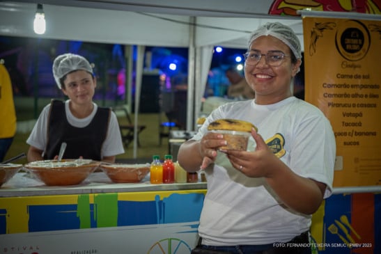 O Edital contempla 25 vagas para barracas de chefs e 10 espaços para food trucks, ampliando a diversidade gastronômica do evento (SEMUC)