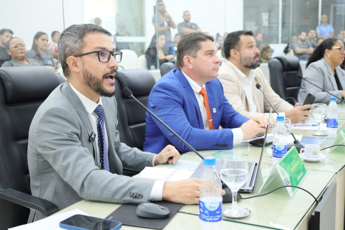 Os vereadores Ítalo Otávio, Marcelo Nunes e Thiago Fogaça no plenário da Câmara Municipal de Boa Vista nesta terça-feira - 19.08.2025