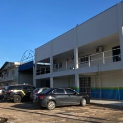 Prédio do Departamento de Apoio ao Educando (DAE) da Seed, responsável pela merenda escolar (Foto: Lucas Luckezie/Folha BV)