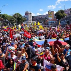 Multidão nas ruas da Venezuela