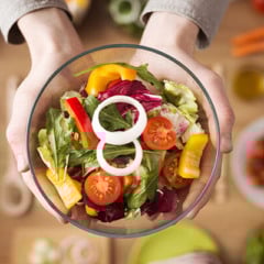 Ao contrário das dietas da moda, que costumam restringir grupos alimentares ou prometer resultados rápidos (Foto Divulgação)