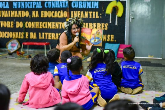 Na abertura, o destaque foi a contação de histórias da escritora, poeta e professora Sony Ferseck, que apresentou seu primeiro livro infantil, Susui. (Foto: Andreza Mariot)