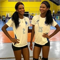 Thays (à esquerda) e Beatriz Soares brilharam na conquista do Azul Mania da Superliga C. (Foto: Arquivo pessoal)