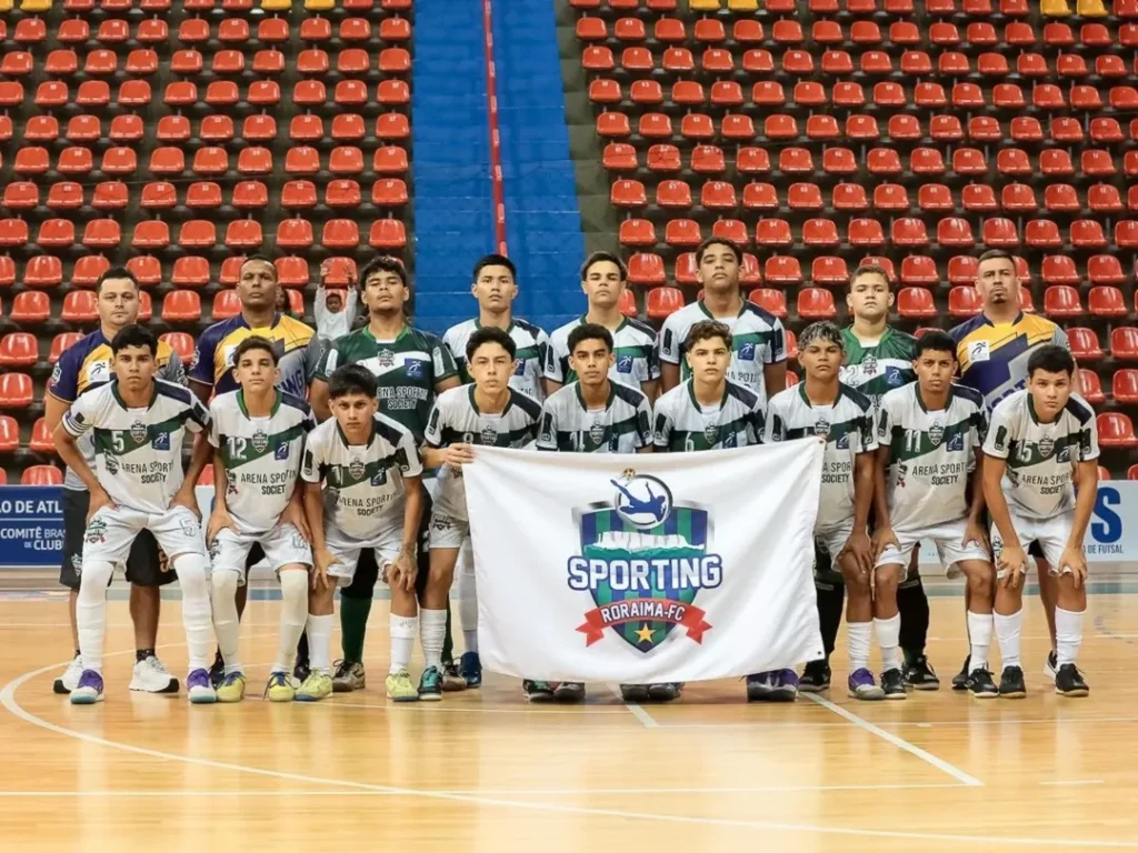 Elenco do Sporting Roraima que disputa a Taça Brasil Sub-17. (Foto: Reprodução/Instagram/@sportingrr.fc)