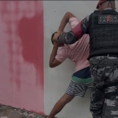 Momento da abordagem ao suspeito (Foto: Divulgação) 