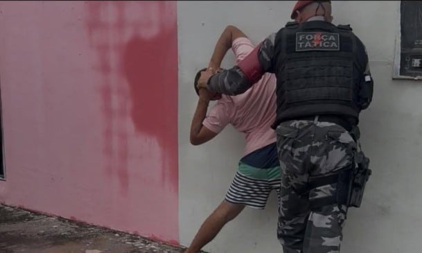 Momento da abordagem ao suspeito (Foto: Divulgação) 