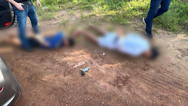 Com os suspeitos, identificados como D.G.D.M., 22 anos, e P.A.P.D.S., 20, foi encontrado um revólver calibre 38 municiado. (Foto: Divulgação)