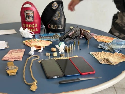 Material apreendido e apresentado na Central de Flagrantes (Foto: Divulgação) 