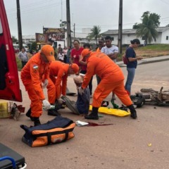 Momento em que a vítima é socorrida pelo Resgate do Corpo de Bombeiros (Foto: Divulgação) 