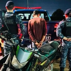 O vaqueiro e a motocicleta foram apresentados na Delegacia de Polícia (Foto: Divulgação) 