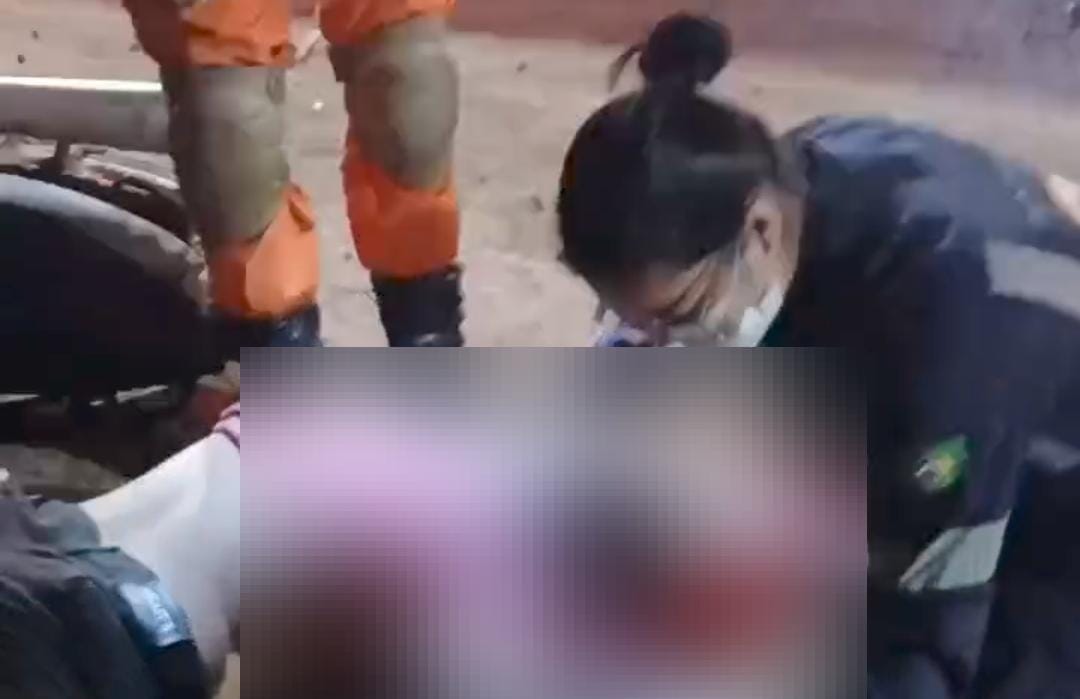 A vítima chegou a receber os primeiros socorros do Samu, mas por conta da gravidade, morreu no local do acidente (Foto: Reprodução) 