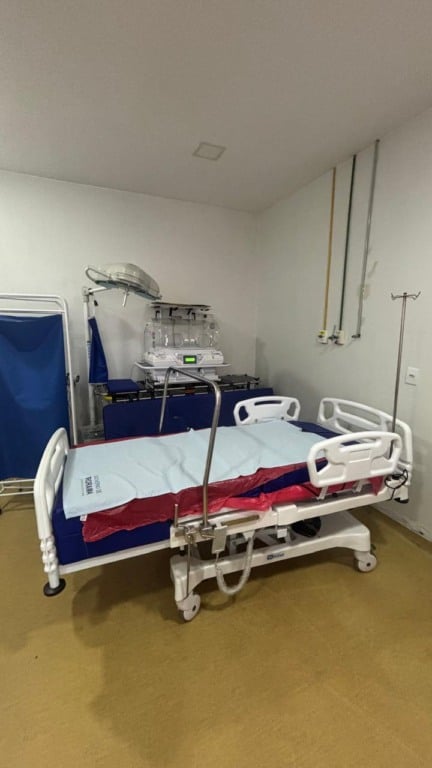 De acordo com o CRM-RR, a equipe identificou a ausência de alguns insumos obrigatórios previstos pelas normas do CFM, como biombo hospitalar e soro glicosado. (Foto: Divulgação)