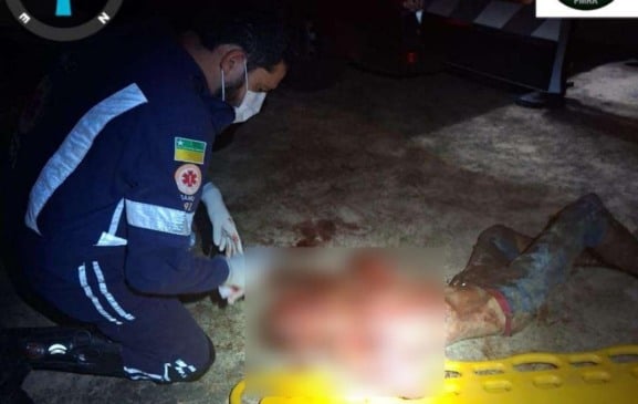 Momento em que o criminoso é atendido pelo SAMU (Foto: Divulgação)
