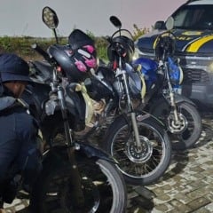 Três motos furtadas são recuperadas em matagal na BR-432, no Cantá