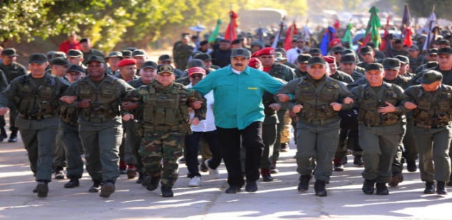 Venezuelanos atendem convocação de Maduro em jornada de alistamento em meio à tensão com os EUA