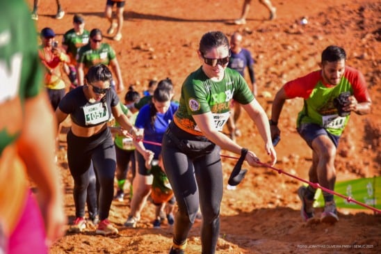Corrida, lama e trilhas: AgroRun reuniu 1.500 atletas