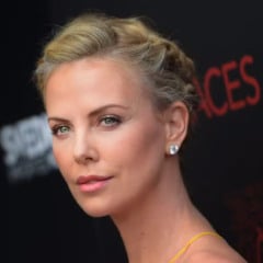 Além do talento nas telas, Charlize Theron é também produtora, ativista social e defensora de causas humanitárias (Foto Divulgação)