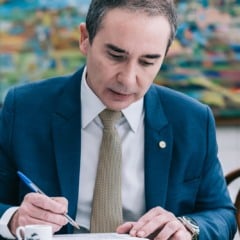 Deputado Duda Ramos relata e aprova projeto que protege mulheres ao permitir divulgação de antecedentes de agressores