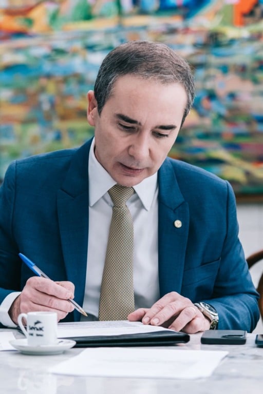 Deputado Duda Ramos relata e aprova projeto que protege mulheres ao permitir divulgação de antecedentes de agressores