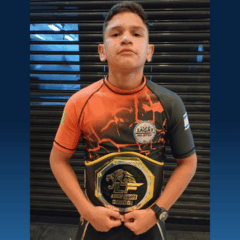 Atleta de Roraima conquista cinturão em evento de MMA. (Foto: Arquivo pessoal)