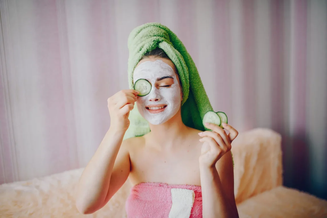 Segundo dermatologistas, o pepino pode, sim, oferecer algum benefício momentâneo para a região dos olhos (Foto Divulgação)