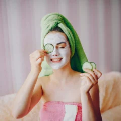 Segundo dermatologistas, o pepino pode, sim, oferecer algum benefício momentâneo para a região dos olhos (Foto Divulgação)