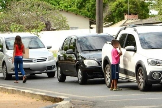 O objetivo é intensificar ações para retirar crianças e adolescentes que ficam nas ruas ou semáforos pedindo dinheiro ou trabalhando acompanhando adultos. (Foto: Arquivo/FolhaBV)