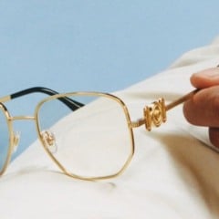 Os óculos certos não só corrigem a visão, mas também podem transformar a expressão, realçar a beleza natural e reforçar a identidade pessoal (Foto Divulgação)