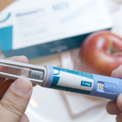 Segundo a norma, os insumos farmacêuticos ativos (IFAs) de origem biotecnológica só podem ser importados para manipulação se forem fornecidos pelo mesmo fabricante que já possui registro no Brasil (Foto: Divulgação)