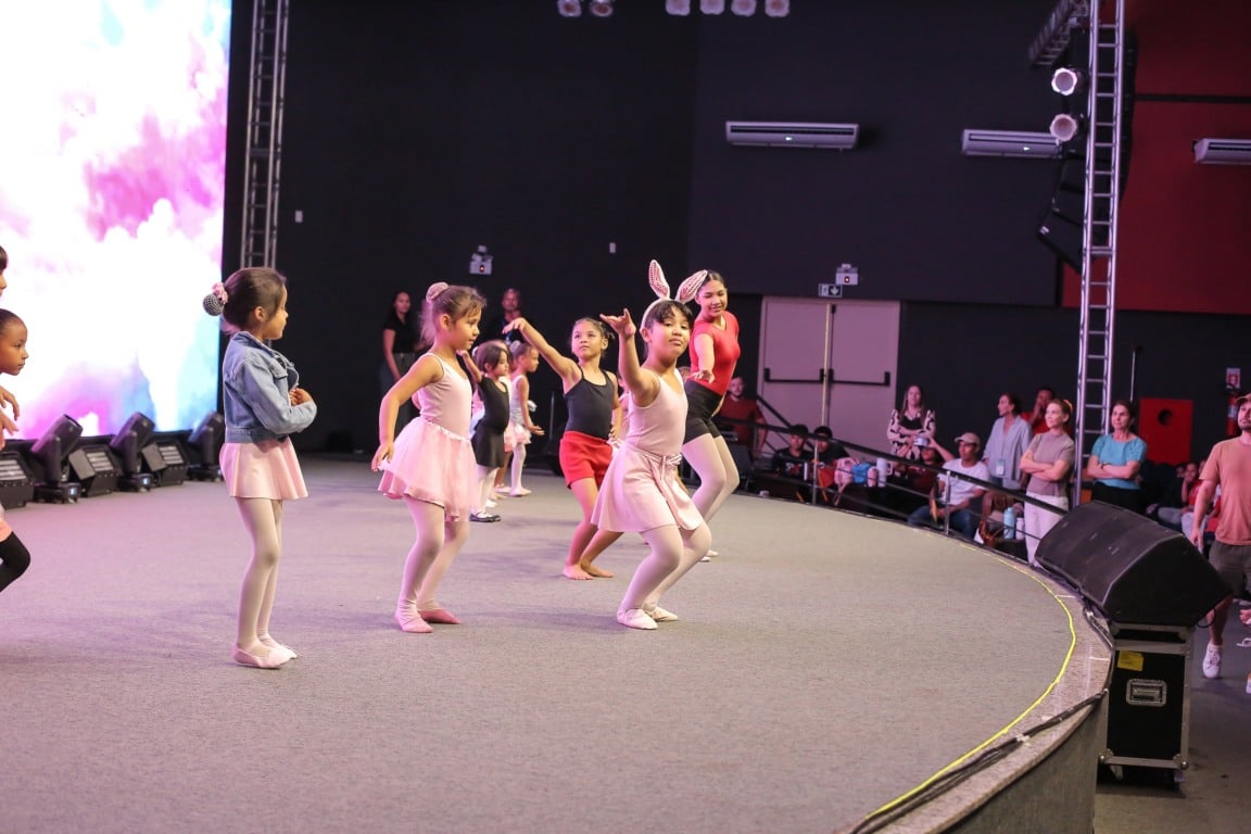 Bailarinas e equipes das unidades se preparam para o grande dia. (Foto: Eduardo Andrade/SupCom ALE-RR).
