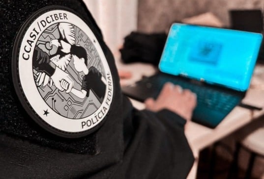 PF faz buscas contra suspeito de armazenar conteúdo pornográfico infantil (Foto: PF)