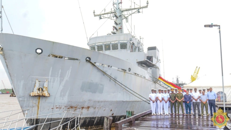 Navio e militares da Guiana