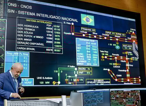 O presidente Lula durante início dos testes de energização do Linhão de Tucuruí (Foto: Ricardo Stuckert/PR)