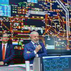 Presidente da República, Luiz Inácio Lula da Silva, durante visita aos testes de energização da Linha de Transmissão Manaus-Boa Vista, conduzidos pelo Operador Nacional do Sistema Elétrico. Setor de Indústrias e Abastecimento Sul, Guará – Brasília (DF).

 

Foto: Ricardo Stuckert / PR